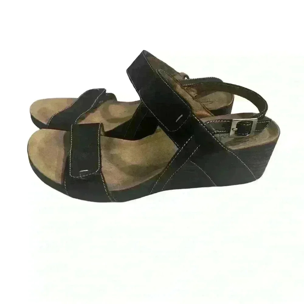 Clark’s Black leather velcro straps sandal women’s size 7 used  good condition